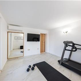 5 bedroom beachfront villa with pool on Ciova Island, Trogir, sleeps 12